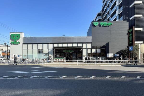 サミットストア 浦安駅北口店まで約398m
生鮮食品をはじめ、加工品や総菜、お弁当など豊富に取り揃えております。宅配サービスもありお年寄りや小さなお子様がいるご家庭でも安心して利用ができます。営業時間：9：00～24：00　年中無休