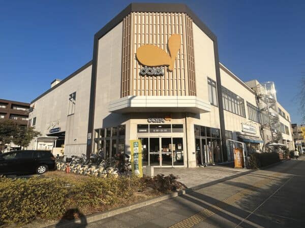 ダイエー 浦安駅前店まで約1101m
食料品や生活用品など幅広く取り揃えております。1階には大型駐車場、3階には保育園が併設されている店舗です。