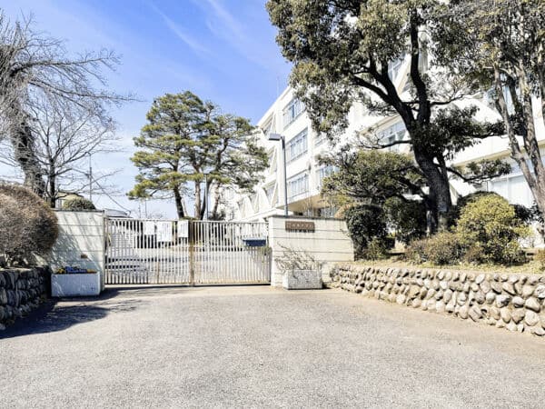 昭島市立拝島中学校