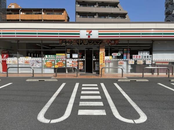セブンイレブン 江戸川東葛西5丁目西店まで約949m
「近くて便利」。おいしさうれしさを次々に提供していくコンビニです。24時間営業