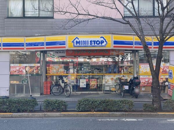 ミニストップ 葛西店まで約978m
季節ごとに変わるソフトクリームやホットスナックなどを多く取り扱っているコンビニです。