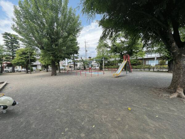 登戸第2公園まで約975m