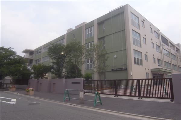 川崎市立東高津小学校