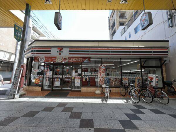 セブンイレブン 川崎新城1丁目店まで約331m
「近くて便利」。おいしさうれしさを次々に提供していくコンビニです。24時間営業