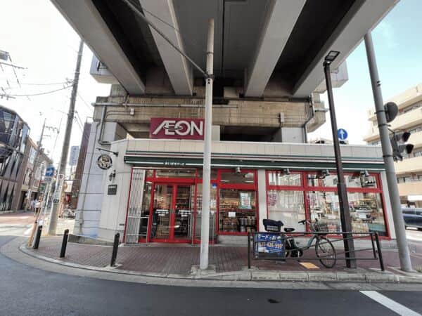 まいばすけっと 武蔵新城駅前店まで約324m
イオングループが展開しているスーパーマーケット。品揃えも豊富で高い利便性を誇ります。営業時間 7：00～0：00