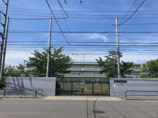 足立区立加平小学校