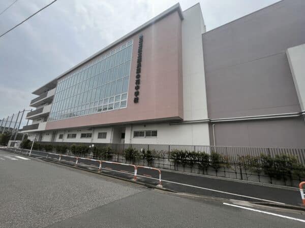 足立区立鹿浜菜の花中学校