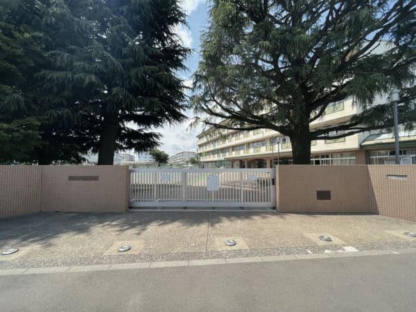 狛江市立緑野小学校