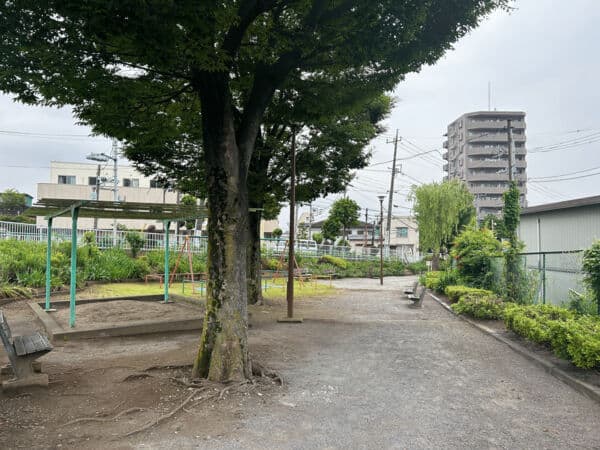平和橋児童遊園まで約573m
