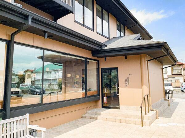 図書喫茶カンタカまで約883m
武蔵野の自然がテーマの居心地の良い雰囲気の喫茶店です。2階はイベントスペースとして貸し出されており、不定期でイベントを開催しています。営業時間9：00〜20：00