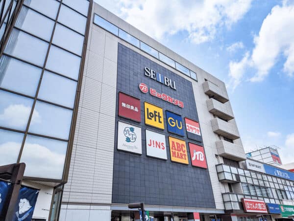 西武所沢S.C.まで約507m
衣料品や家庭用品、食品などが揃う大型のデパートです。営業時間10：00～20：00（※一部店舗により異なります）