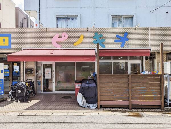 ピノキオ幼児舎 南柏保育園まで約1126m
小学校の体育館で行う運動会や、親子さつまいも掘り遠足など、独自の行事を実施する保育園です。
