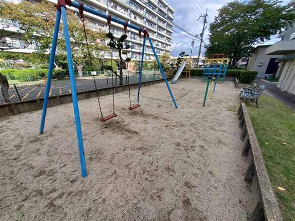 大和サニーハイツ 2棟前 児童遊園まで約1207m