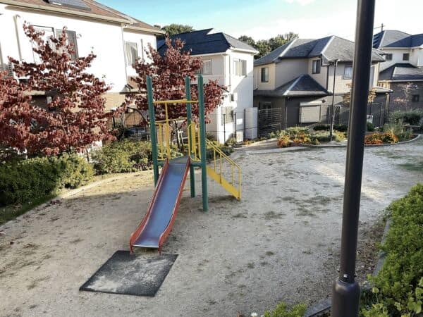 真上町四丁目ふじのはな児童遊園まで約745m