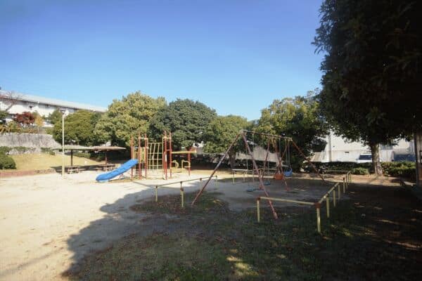 東屋敷公園まで約812m