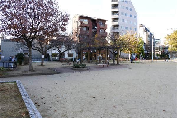 西皿池公園まで約614m