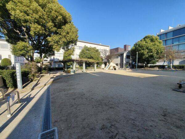 本郷中央公園まで約543m