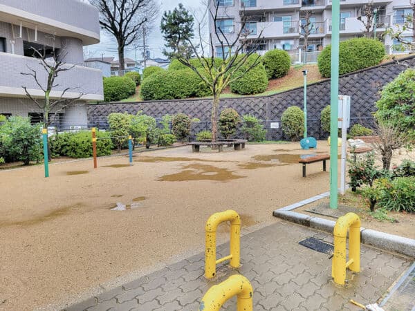 上野芝町しろすみれ広場まで約428m