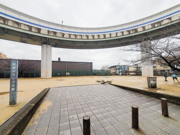 武庫川ランプ下児童遊園まで約1204m