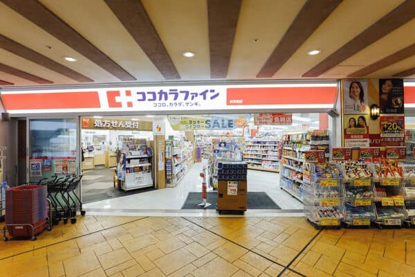ココカラファイン弁天町店まで約926m