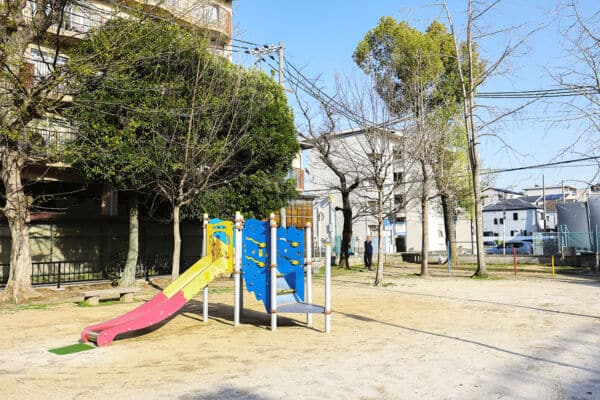 春日出南公園まで約1074m