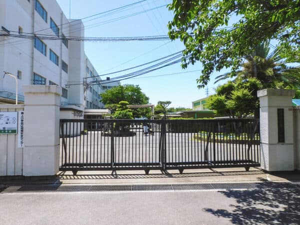 高槻市立真上小学校