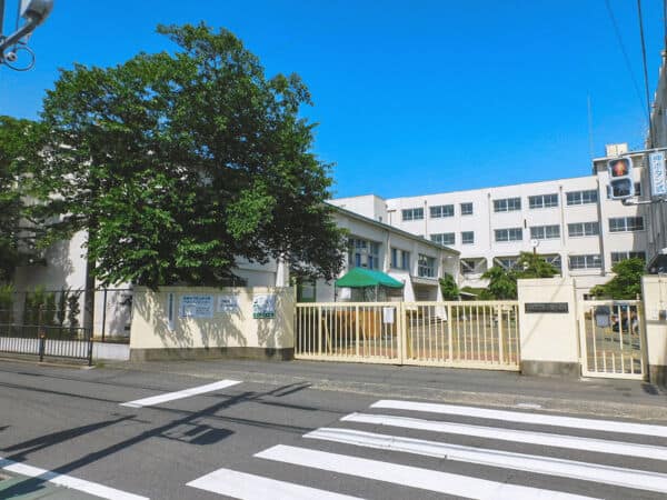 高槻市立西大冠小学校