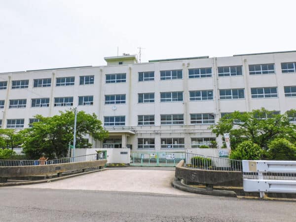 高槻市立柳川小学校