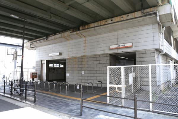 南海本線「岸里玉出」駅まで約240m
