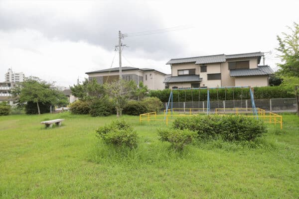 捨六町中公園まで約76m