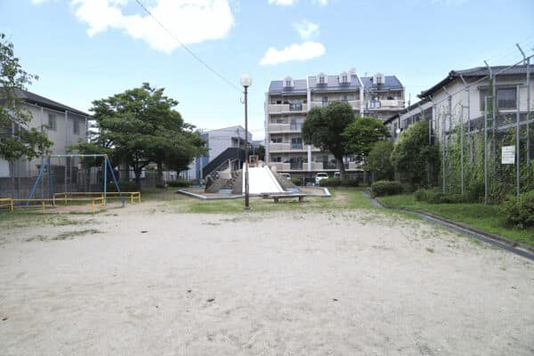 上山門公園まで約384m