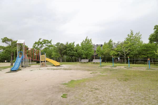 西の丘中央公園まで約1081m