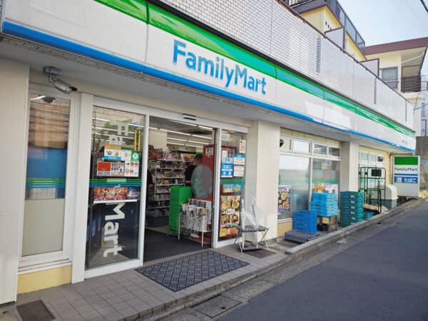ファミリーマート 笹塚三丁目北店まで約677m