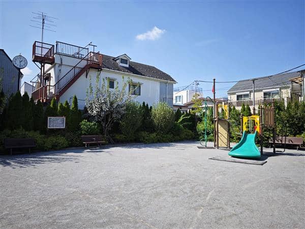 中野区立南台さくら公園まで約228m