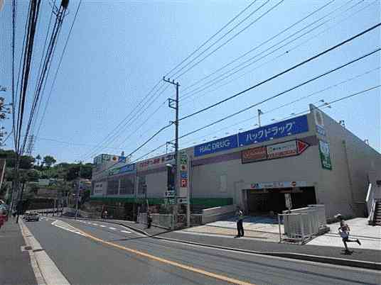 サミット権太坂スクエア店まで約487m