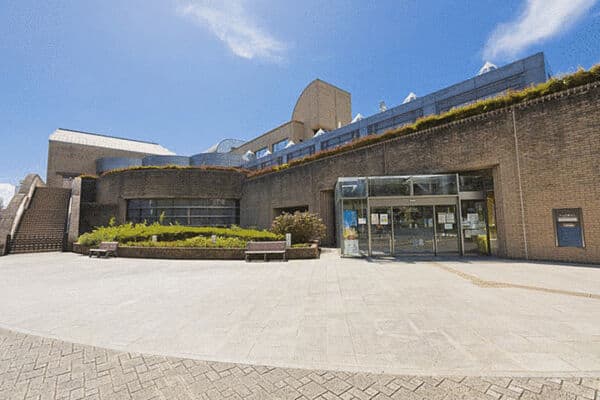 市川市中央図書館まで約1321m