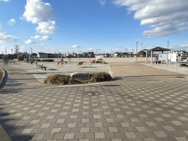 駅南中央公園まで約629m