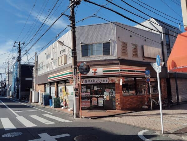 セブンイレブン柴又駅前店まで約1299m
