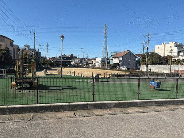 新郷ふれあい公園まで約820m