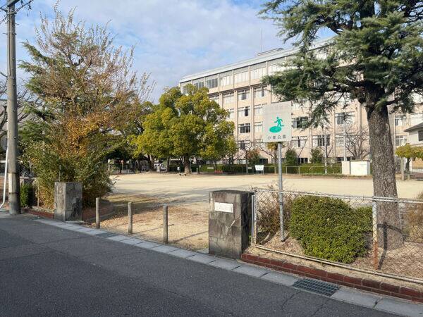小堤公園まで約1182m