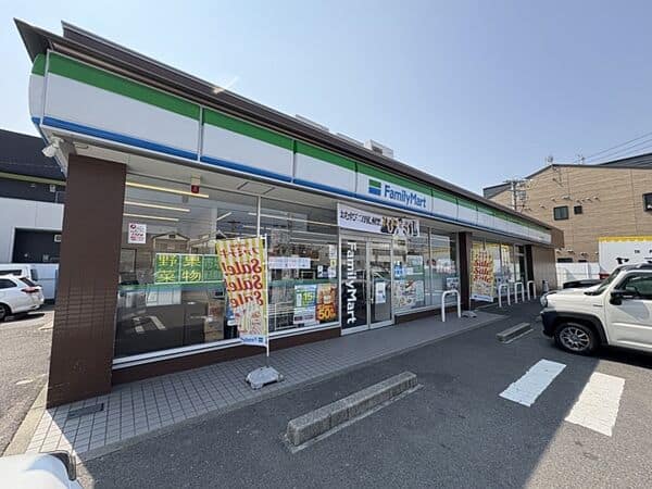 ファミリーマート中村公園北口店まで約403m
