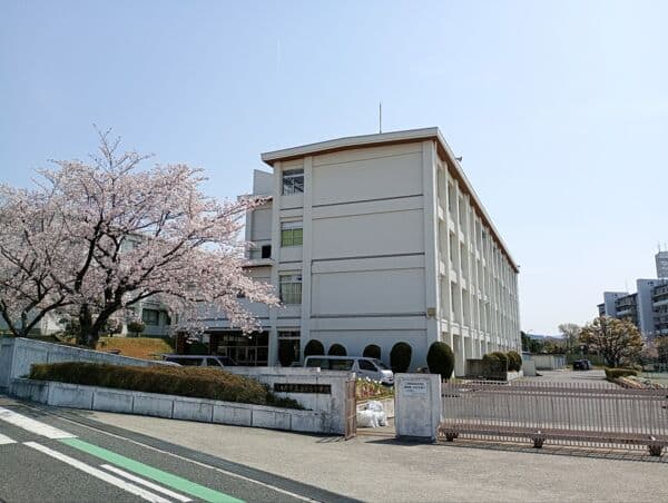 春日井市立岩成台中学校