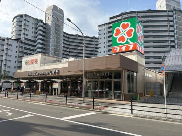 ライフ朝潮橋駅前店まで約1077m