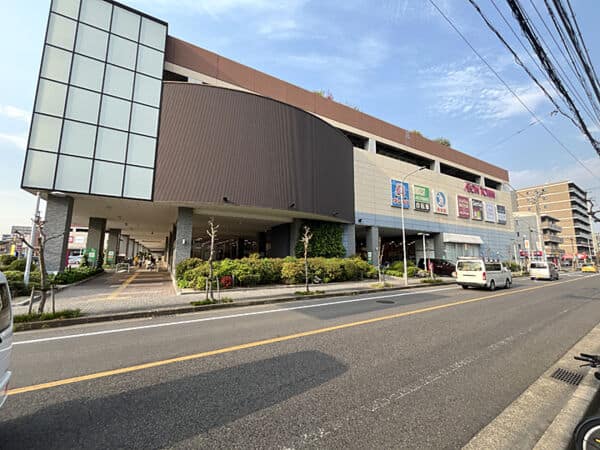マックスバリュグランド名西店まで約811m