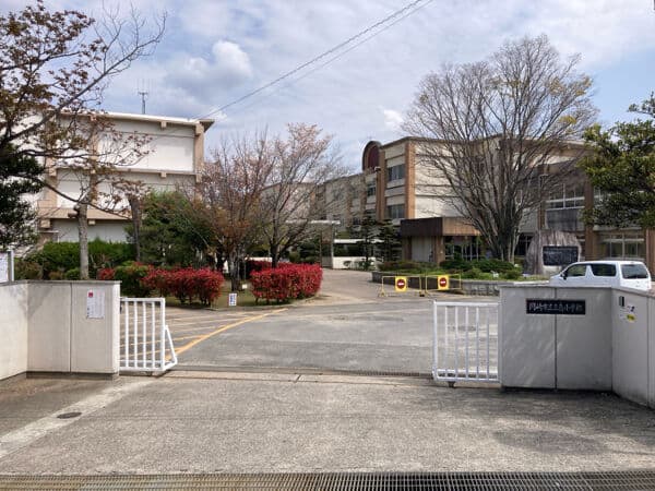 岡崎市立三島小学校