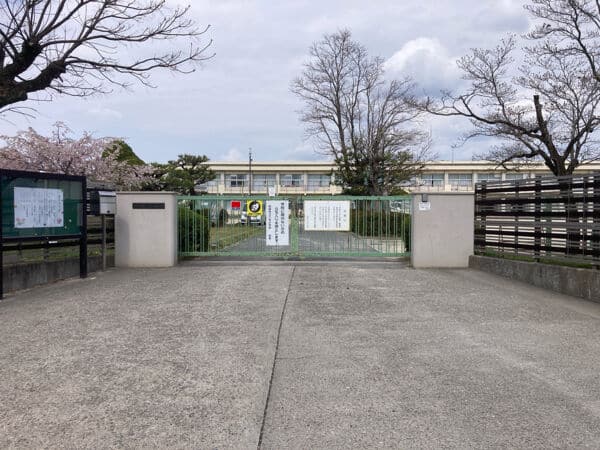 岡崎市立六名小学校