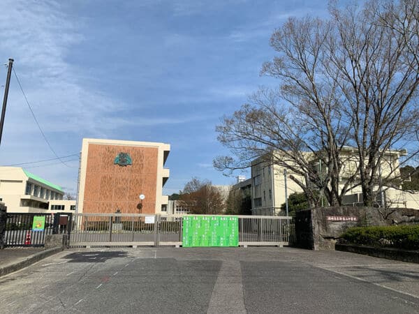 岡崎市立新香山中学校