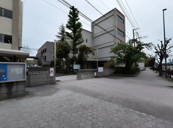 伊丹市立東中学校