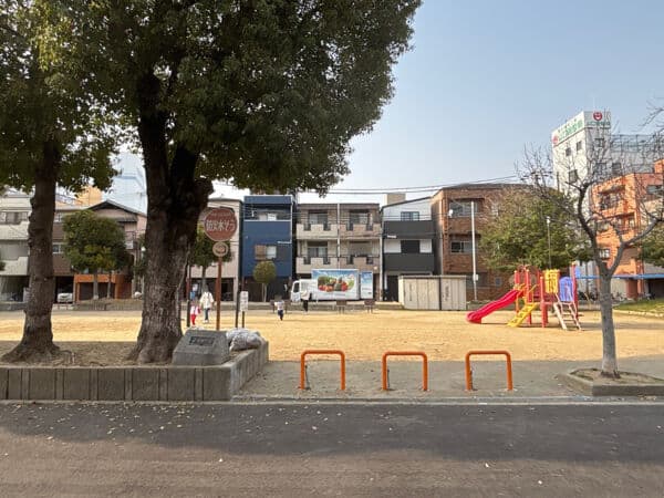 港晴東公園まで約1231m