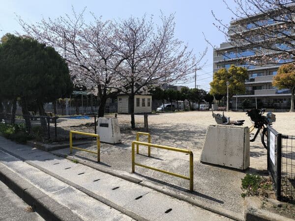 新場山公園まで約238m